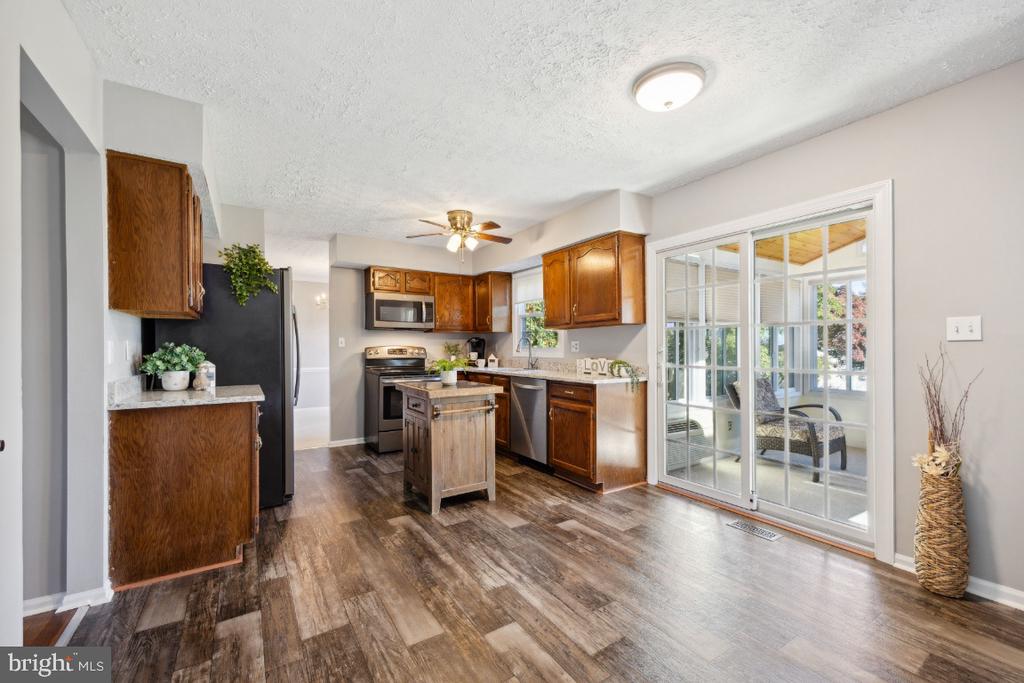 3 MOSS VIEW CT