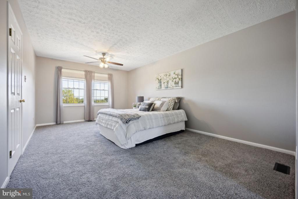 3 MOSS VIEW CT