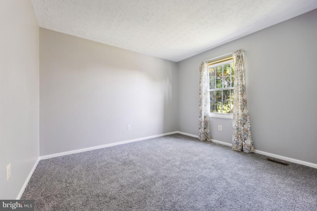 3 MOSS VIEW CT
