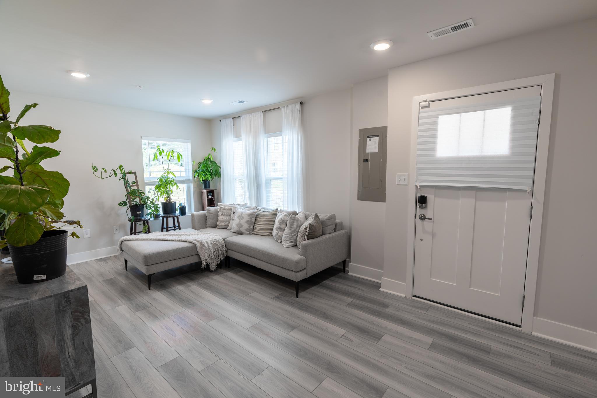 6917 WATERBURY PL