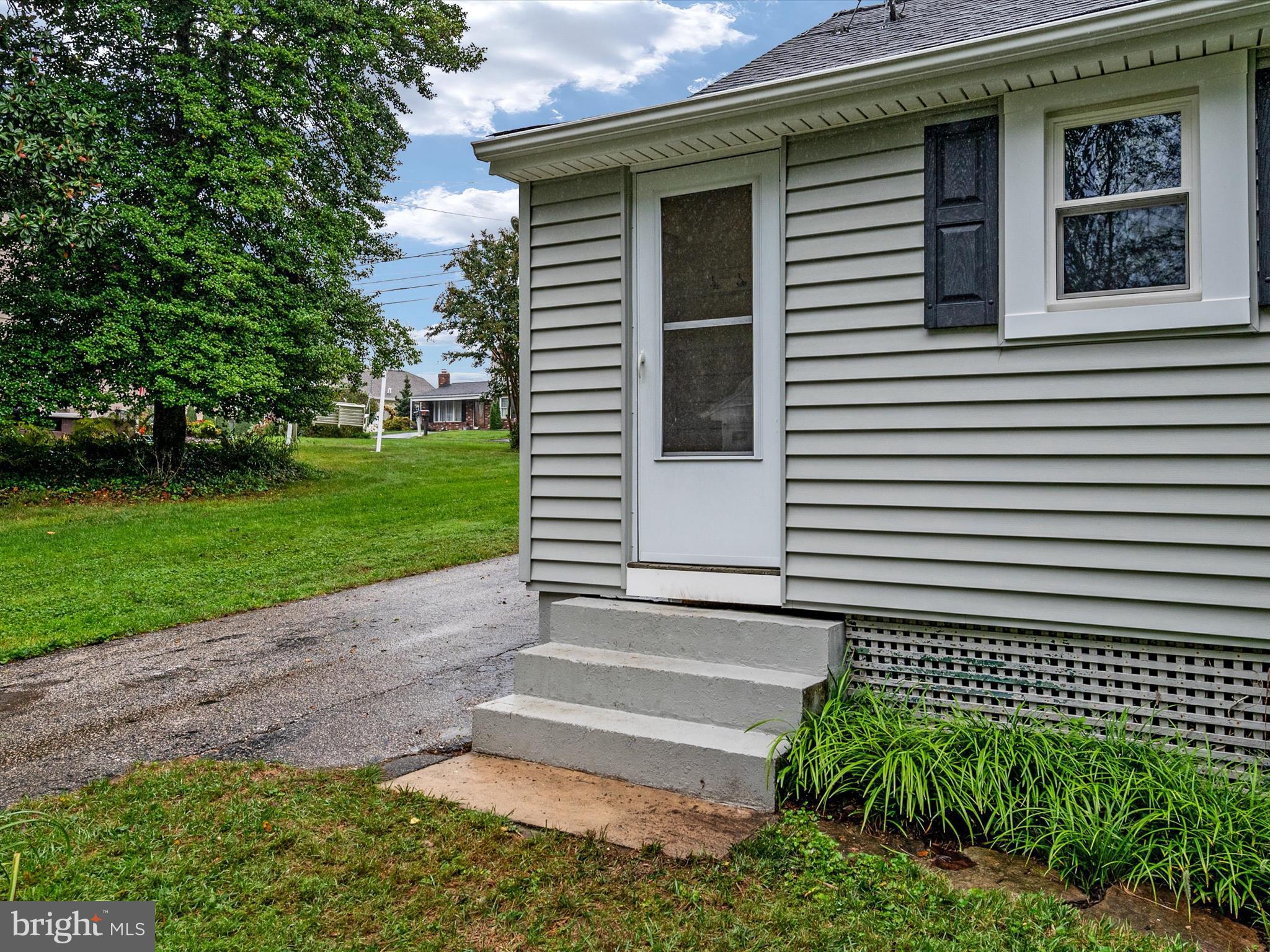 733 CENTRAL AVENUE