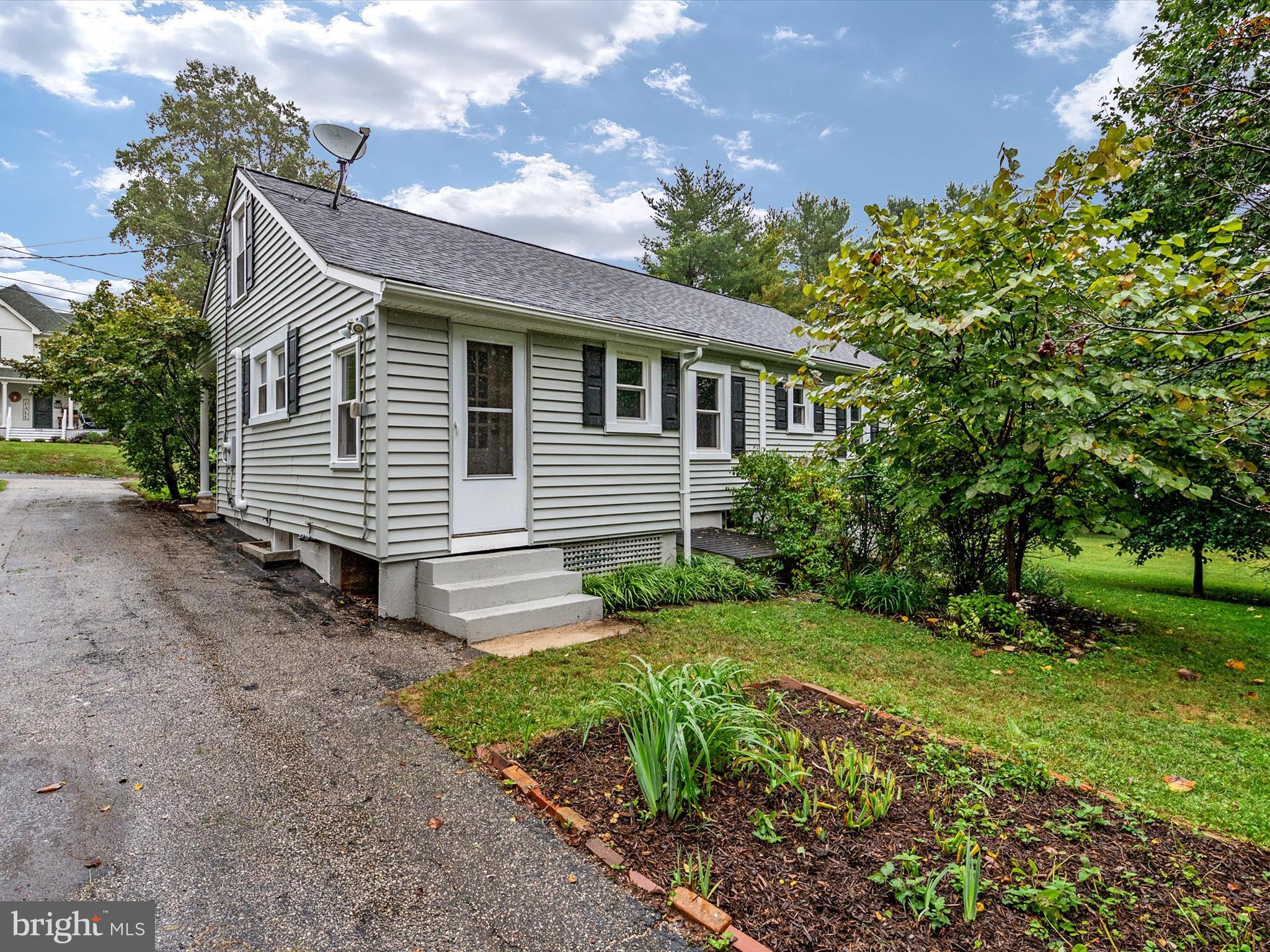 733 CENTRAL AVENUE
