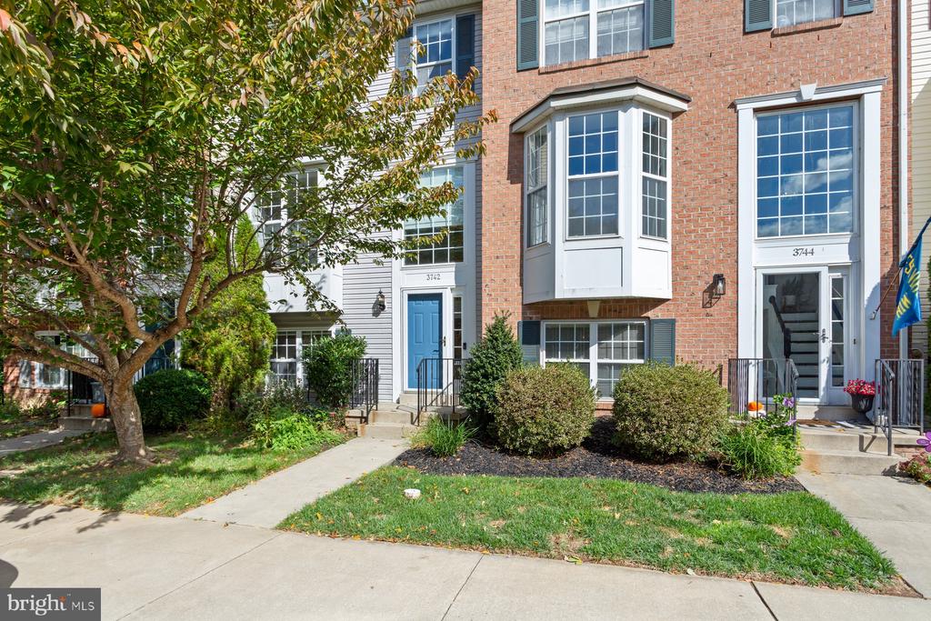 3742 HOPE COMMONS CIRCLE
