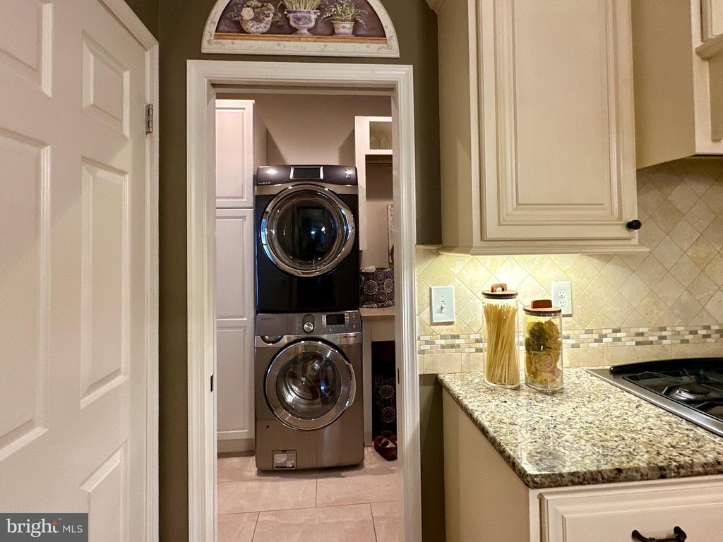 3308 ROYAL OAK COURT