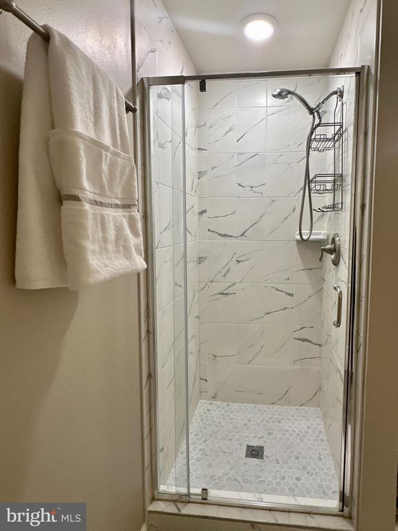 3308 ROYAL OAK COURT