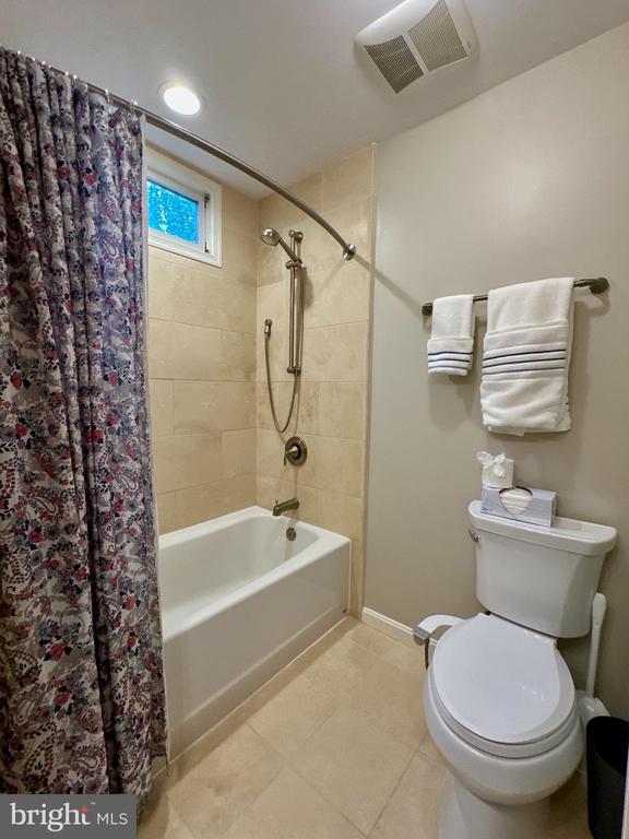 3308 ROYAL OAK COURT