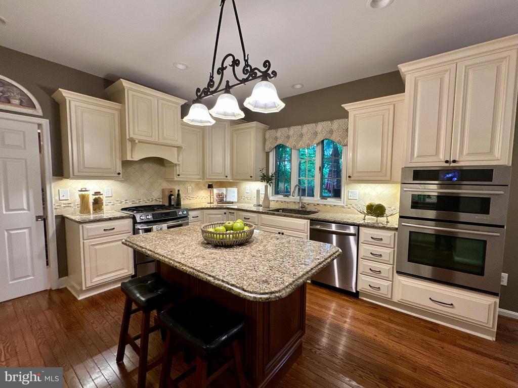 3308 ROYAL OAK COURT