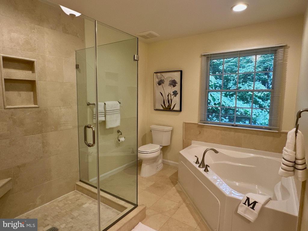3308 ROYAL OAK COURT