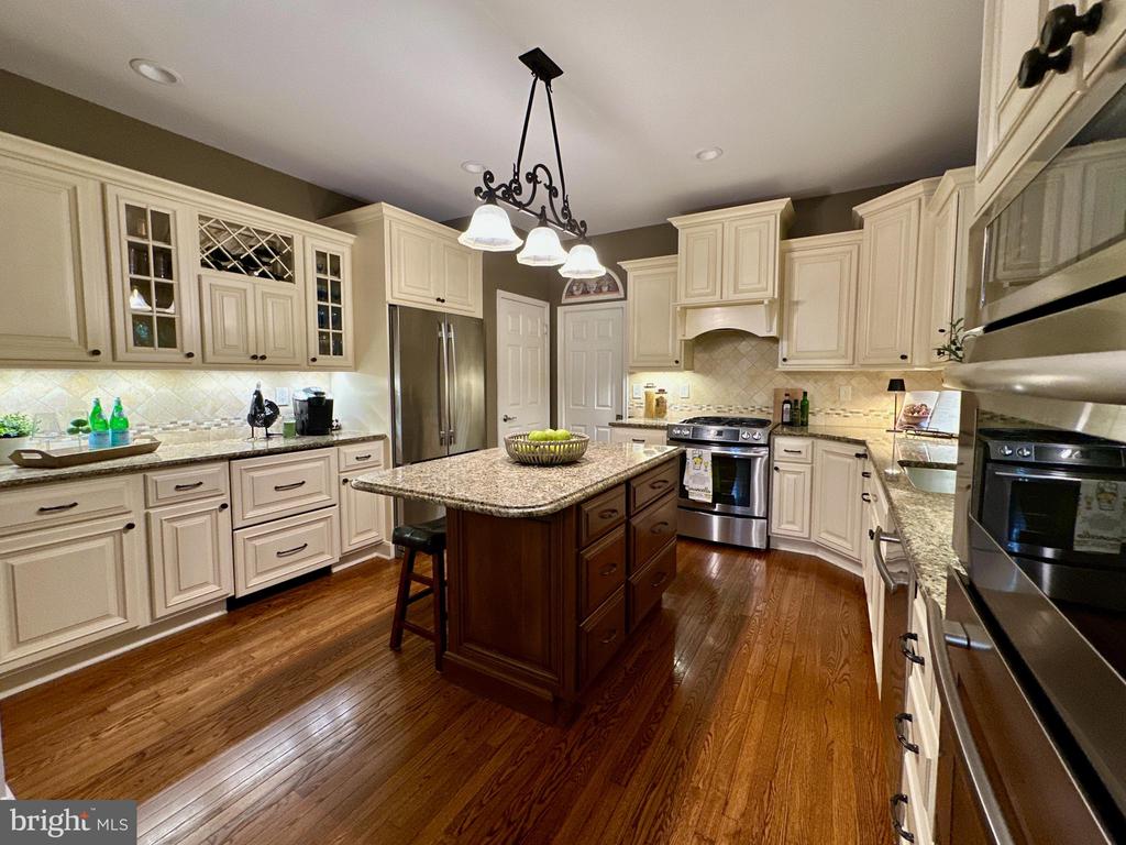 3308 ROYAL OAK COURT