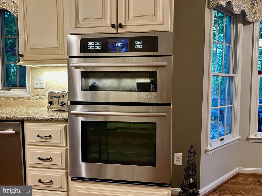 3308 ROYAL OAK COURT