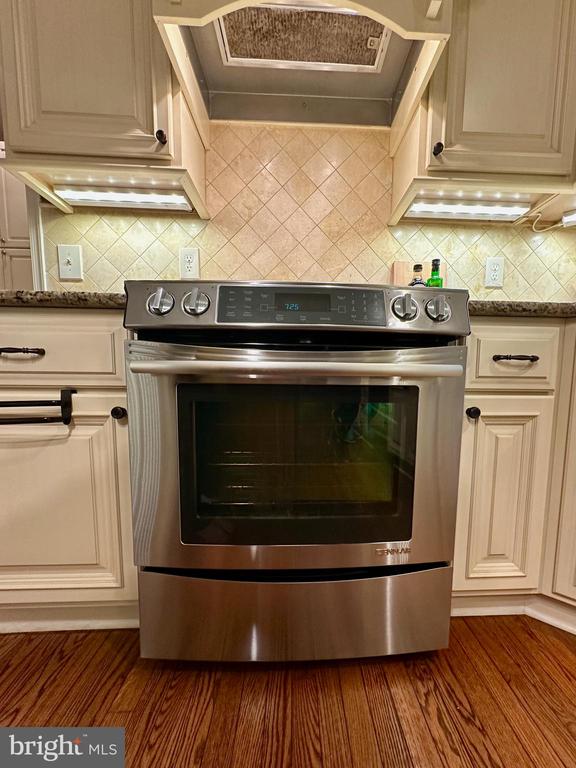 3308 ROYAL OAK COURT