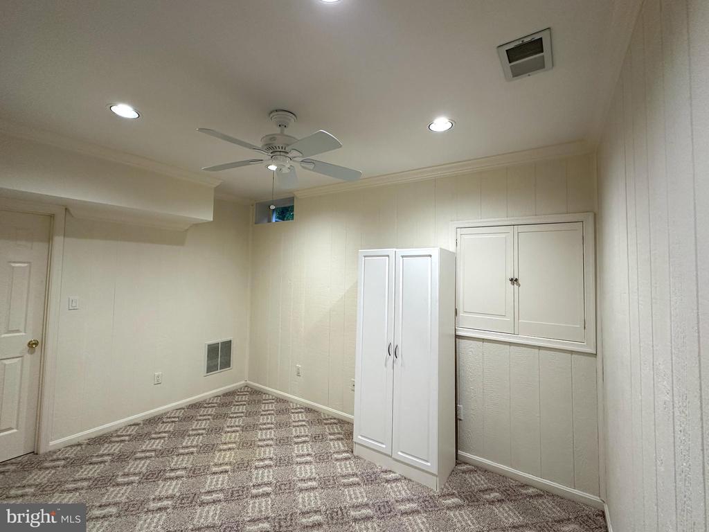 3308 ROYAL OAK COURT