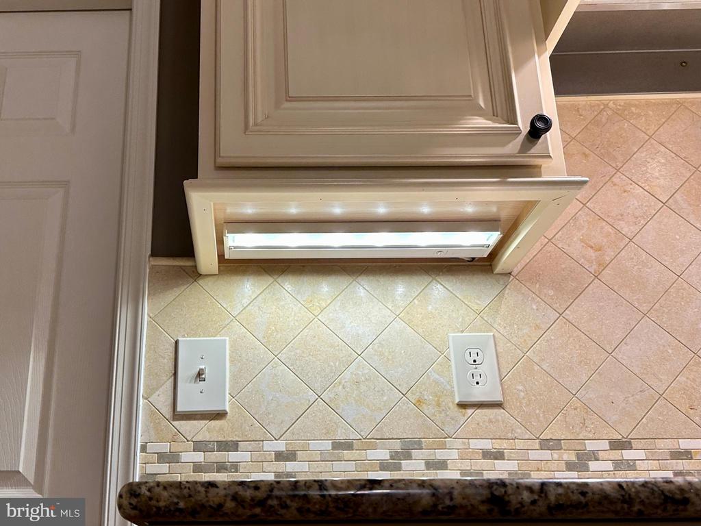 3308 ROYAL OAK COURT