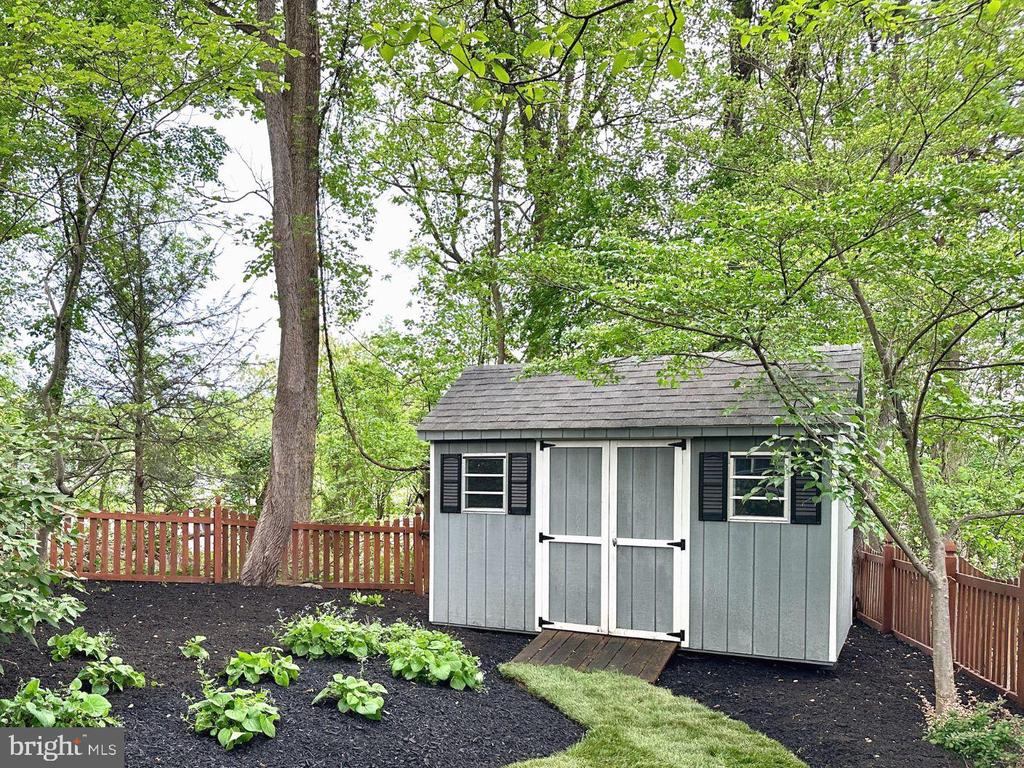 3308 ROYAL OAK COURT