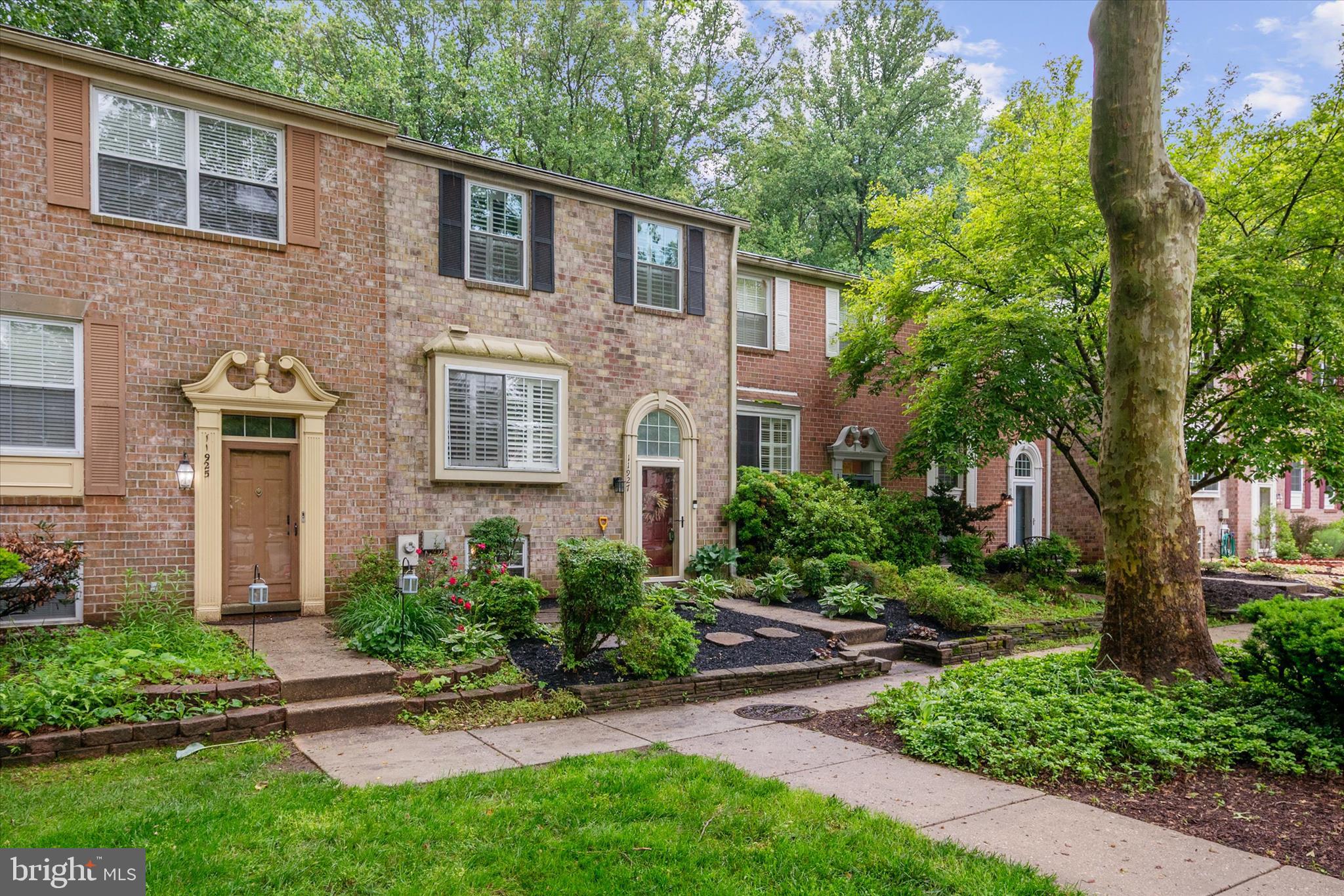 11927 NEW COUNTRY LANE
