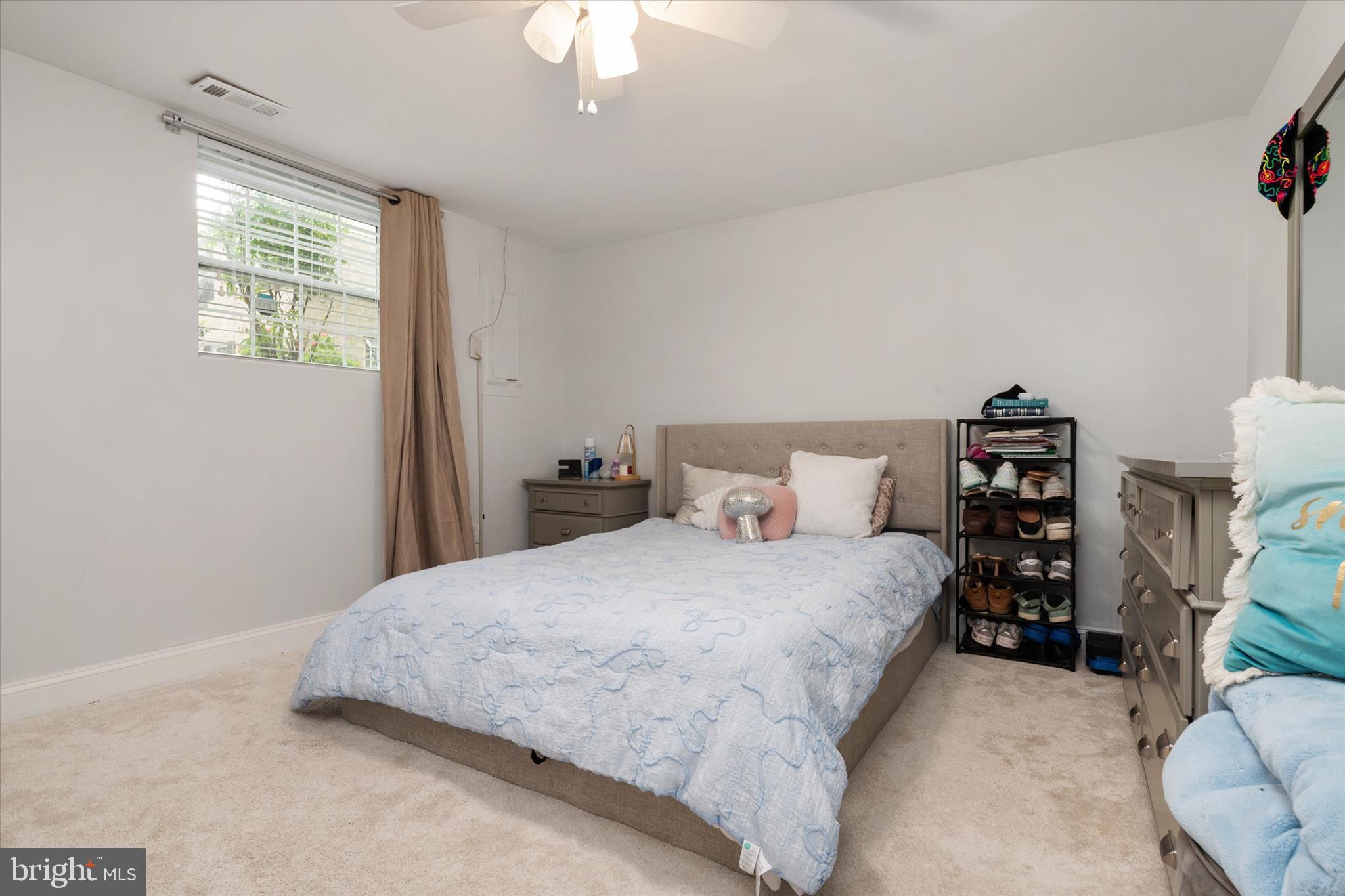 11927 NEW COUNTRY LANE