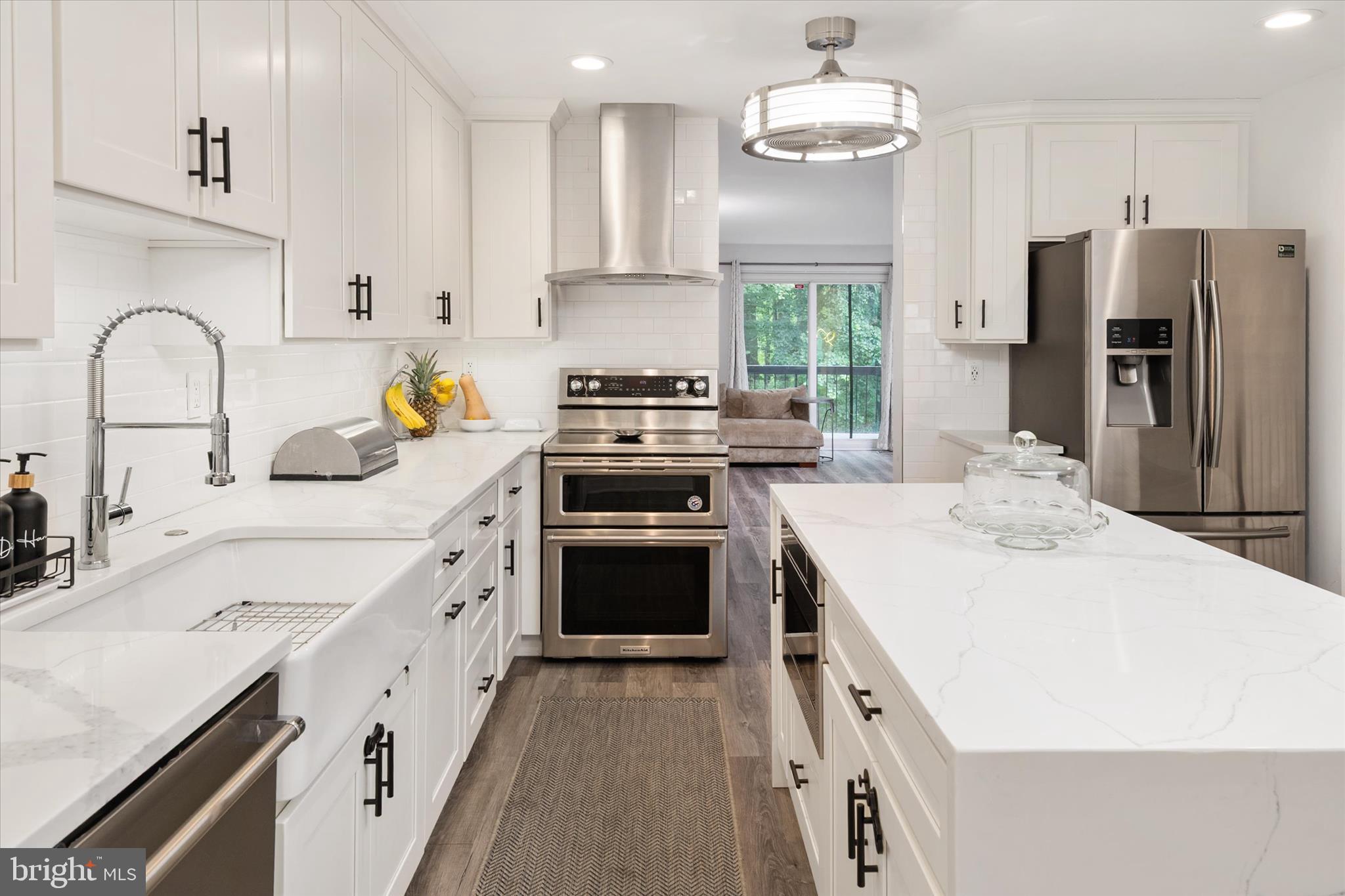 11927 NEW COUNTRY LANE