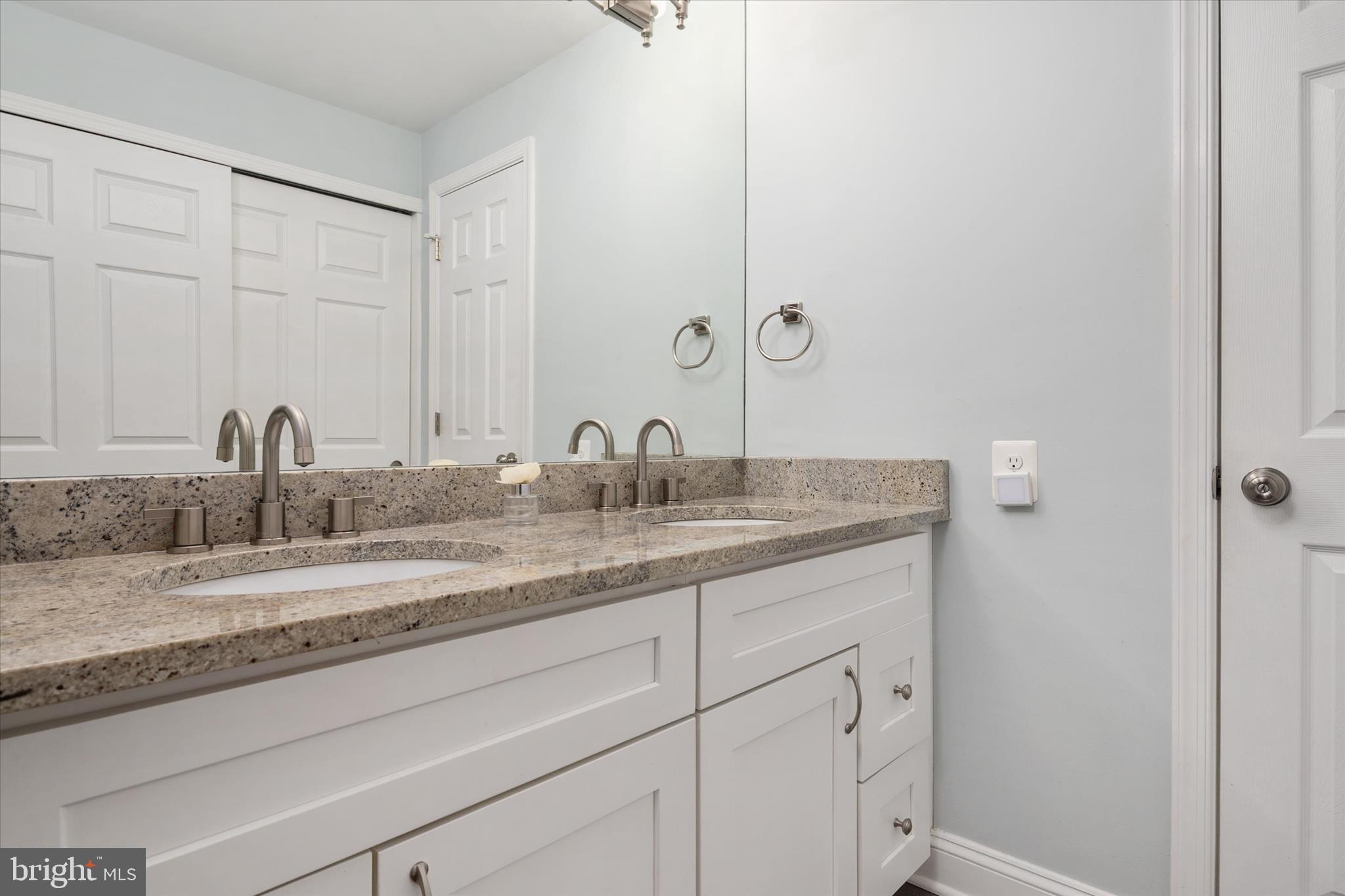 11927 NEW COUNTRY LANE