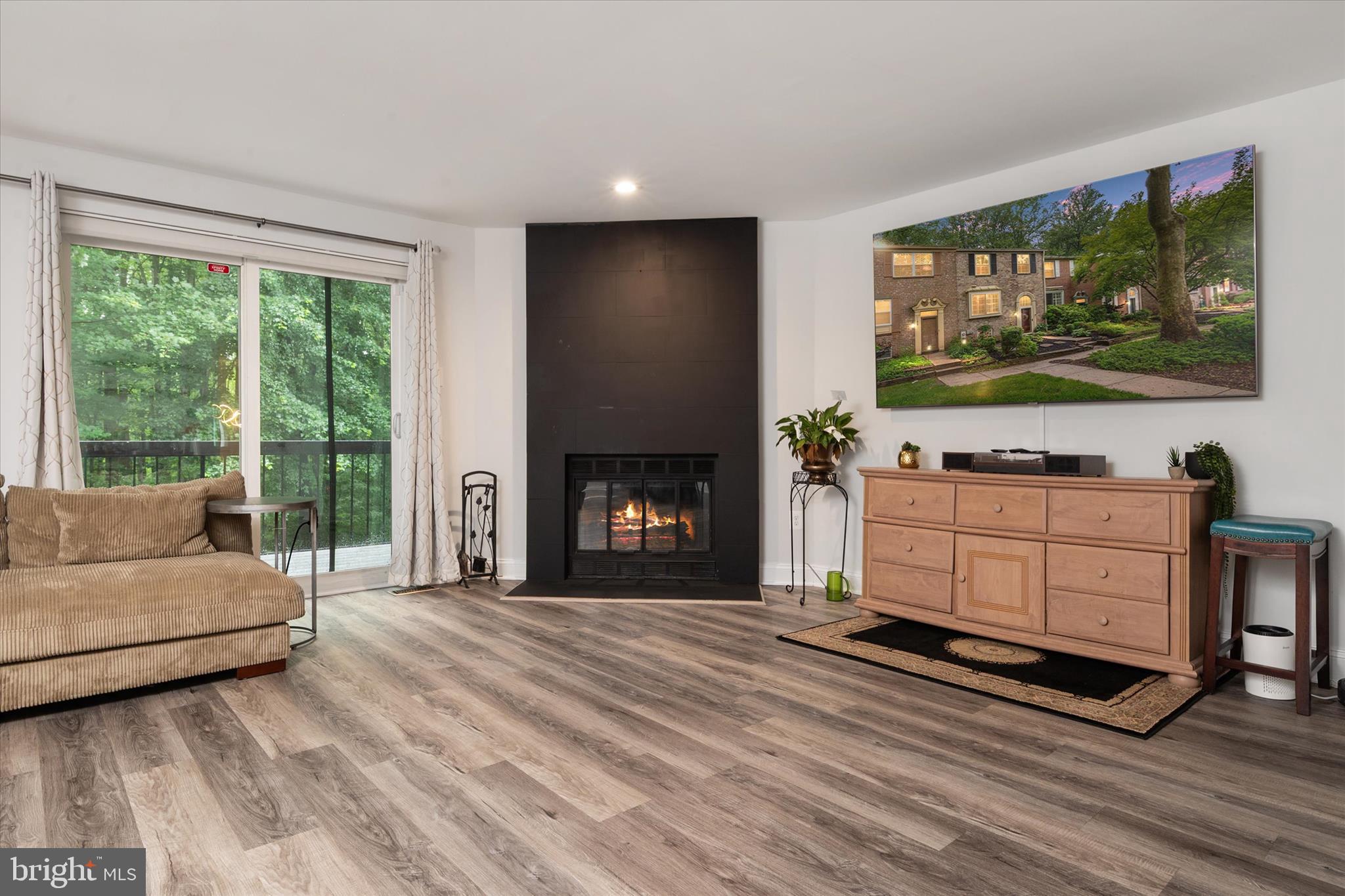 11927 NEW COUNTRY LANE