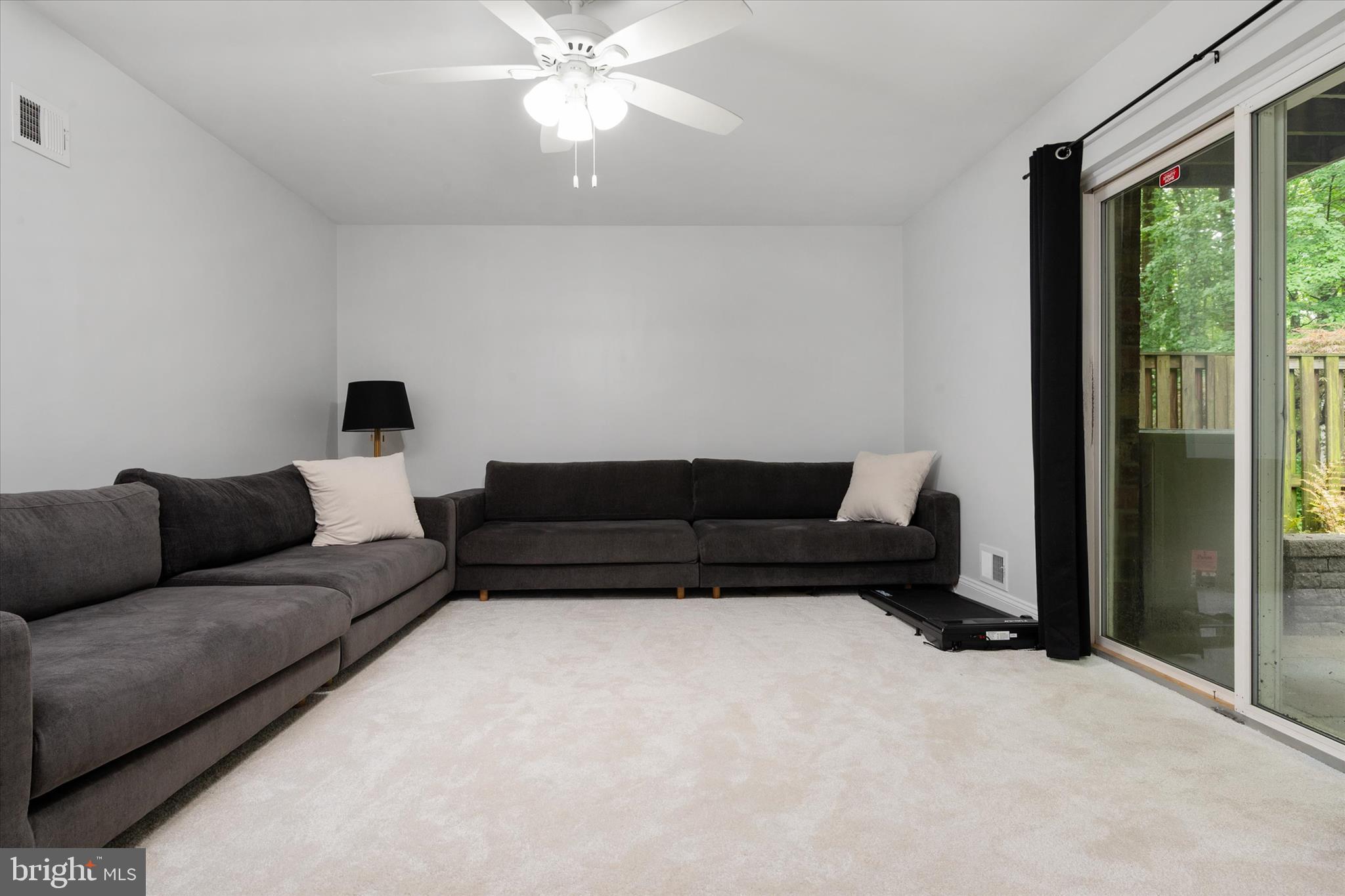 11927 NEW COUNTRY LANE