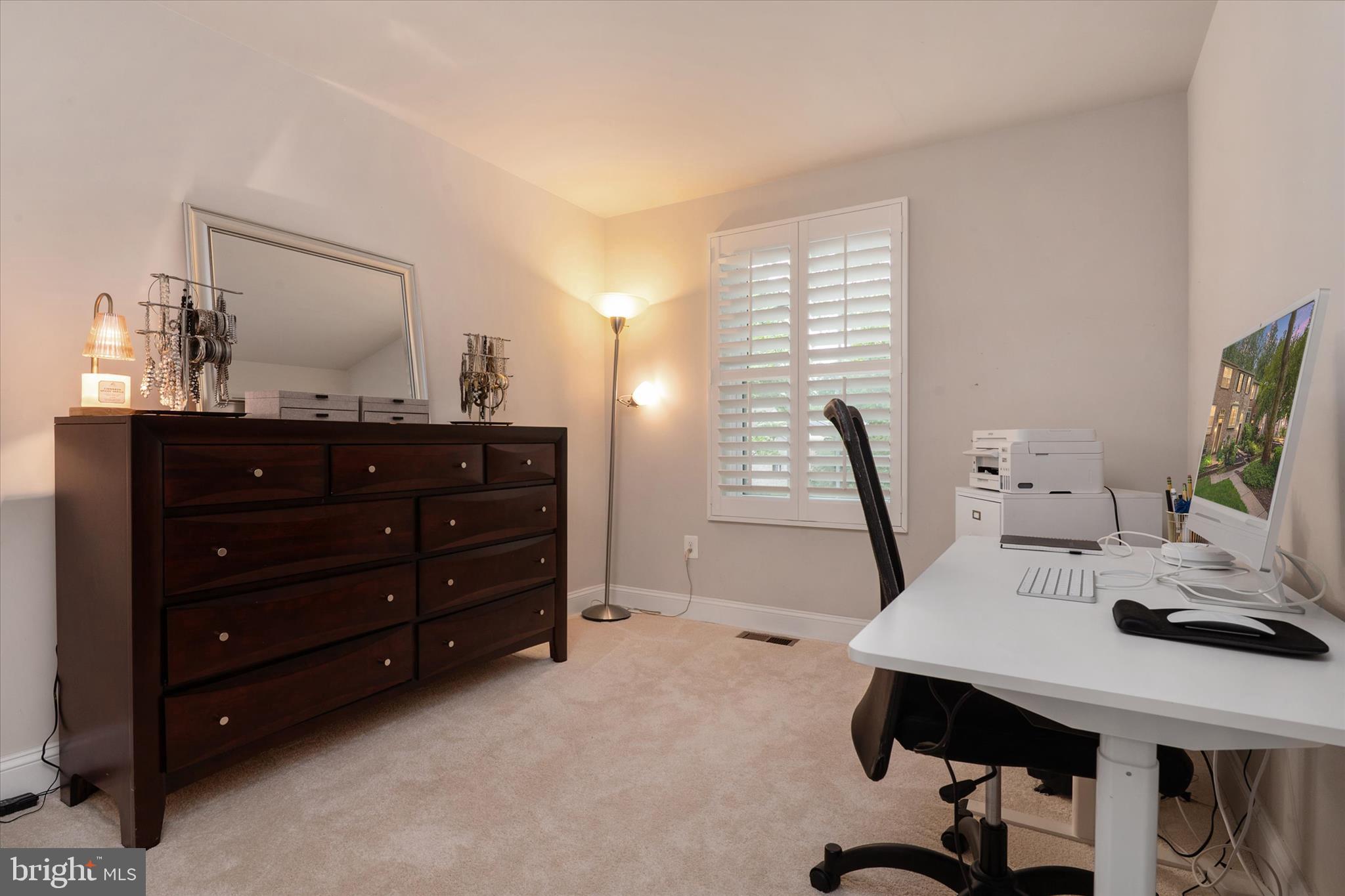 11927 NEW COUNTRY LANE