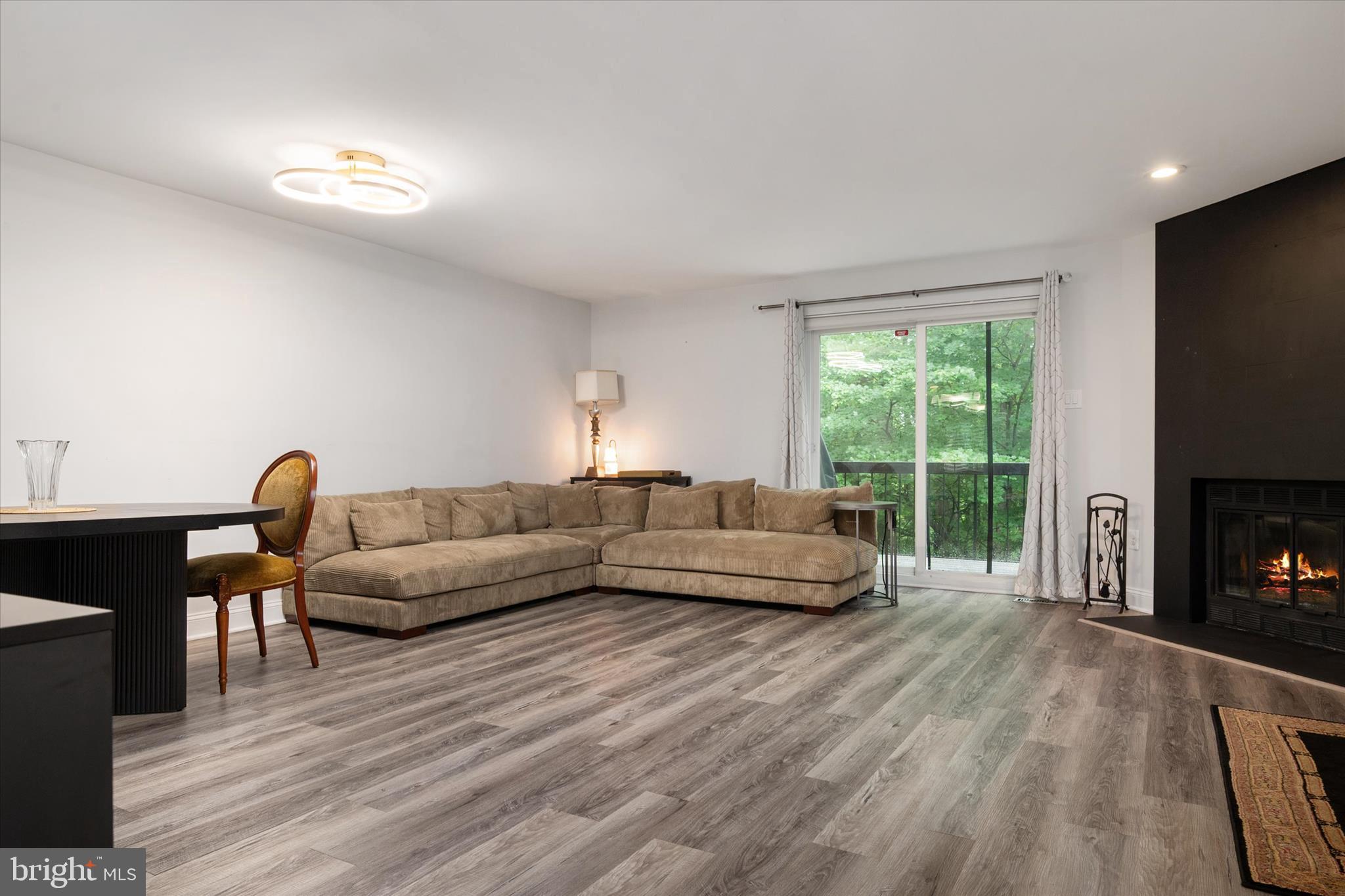 11927 NEW COUNTRY LANE