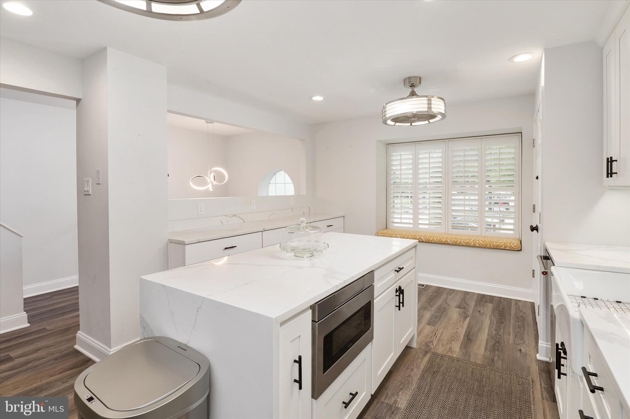 11927 NEW COUNTRY LANE