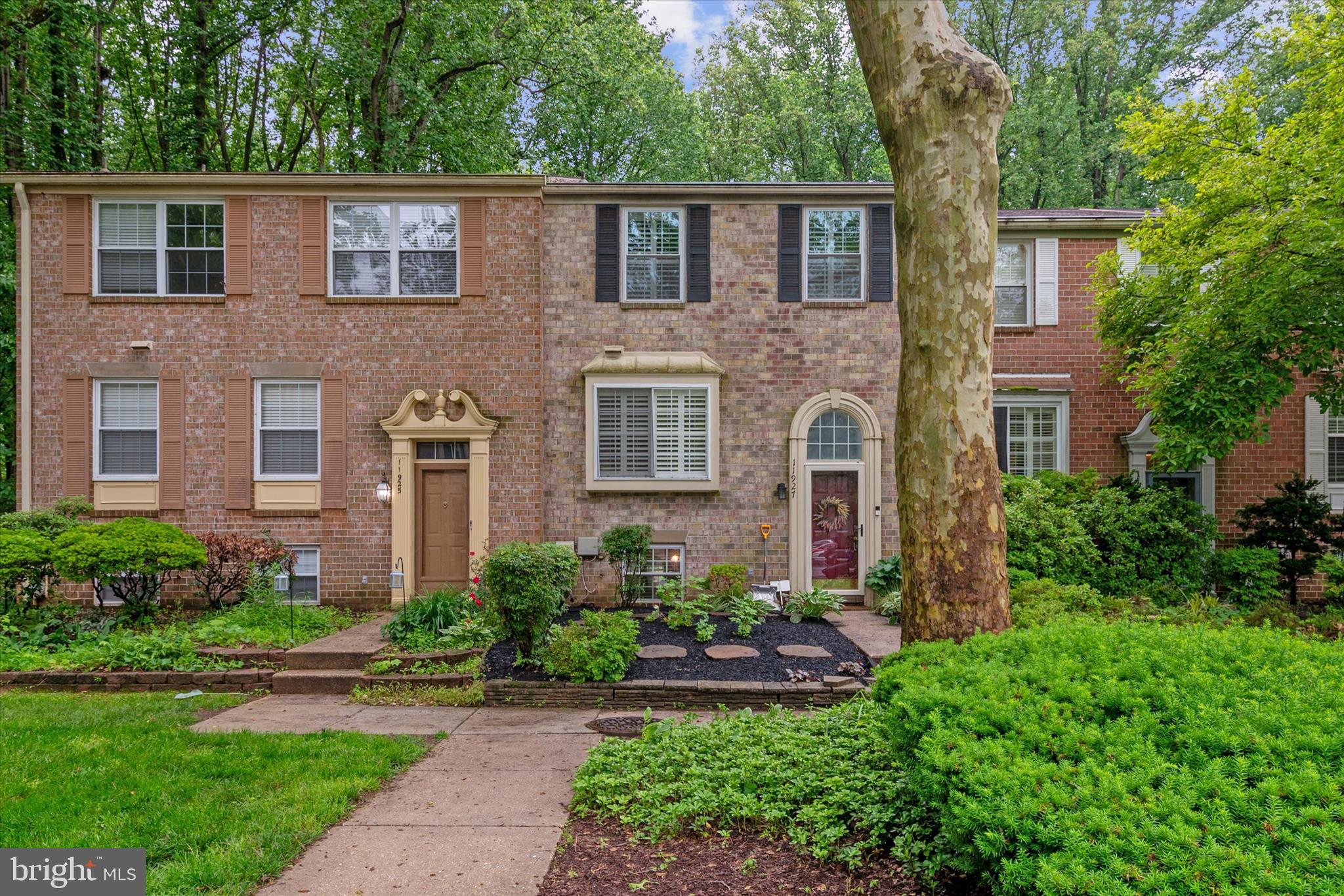11927 NEW COUNTRY LANE