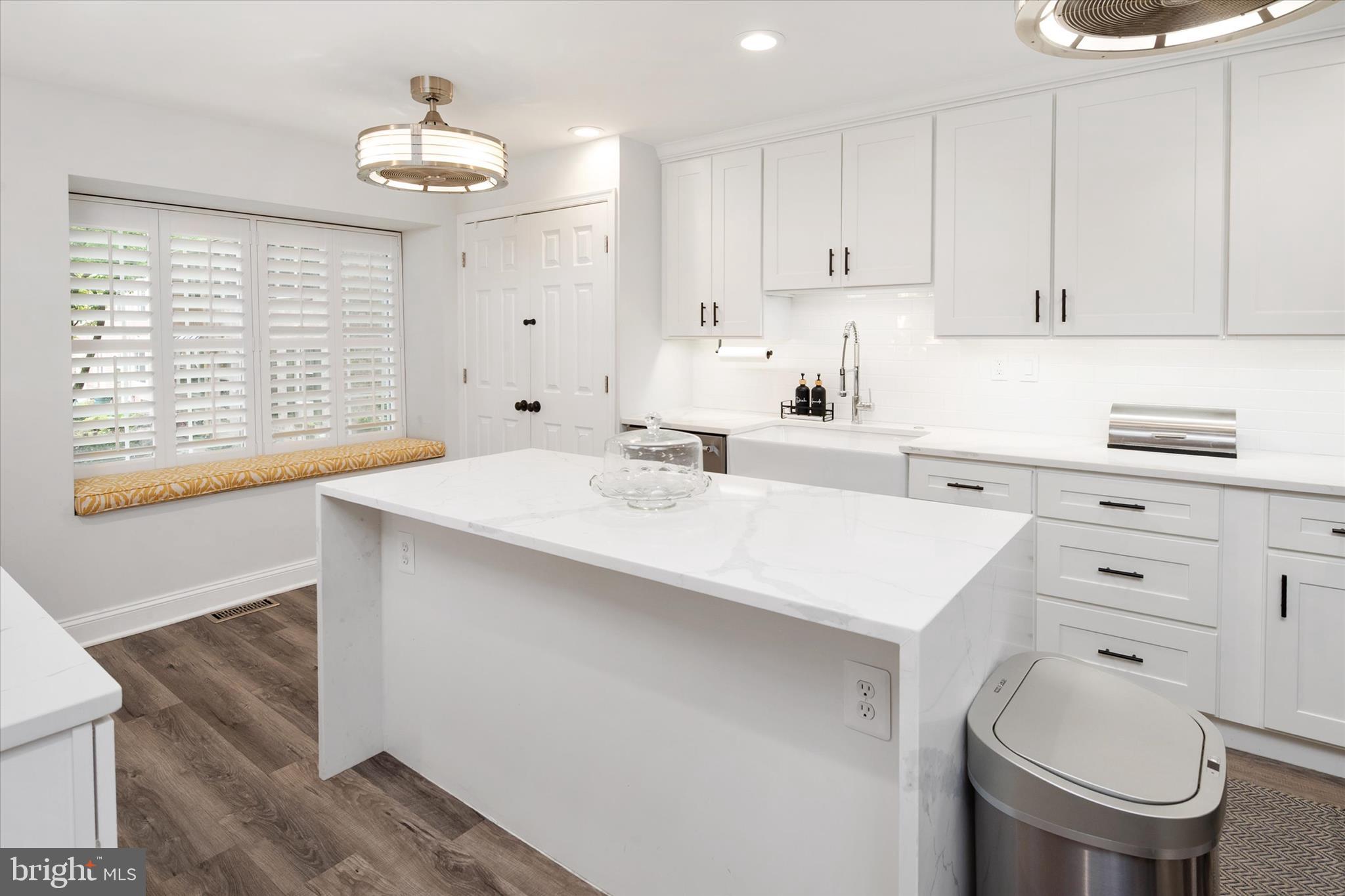 11927 NEW COUNTRY LANE