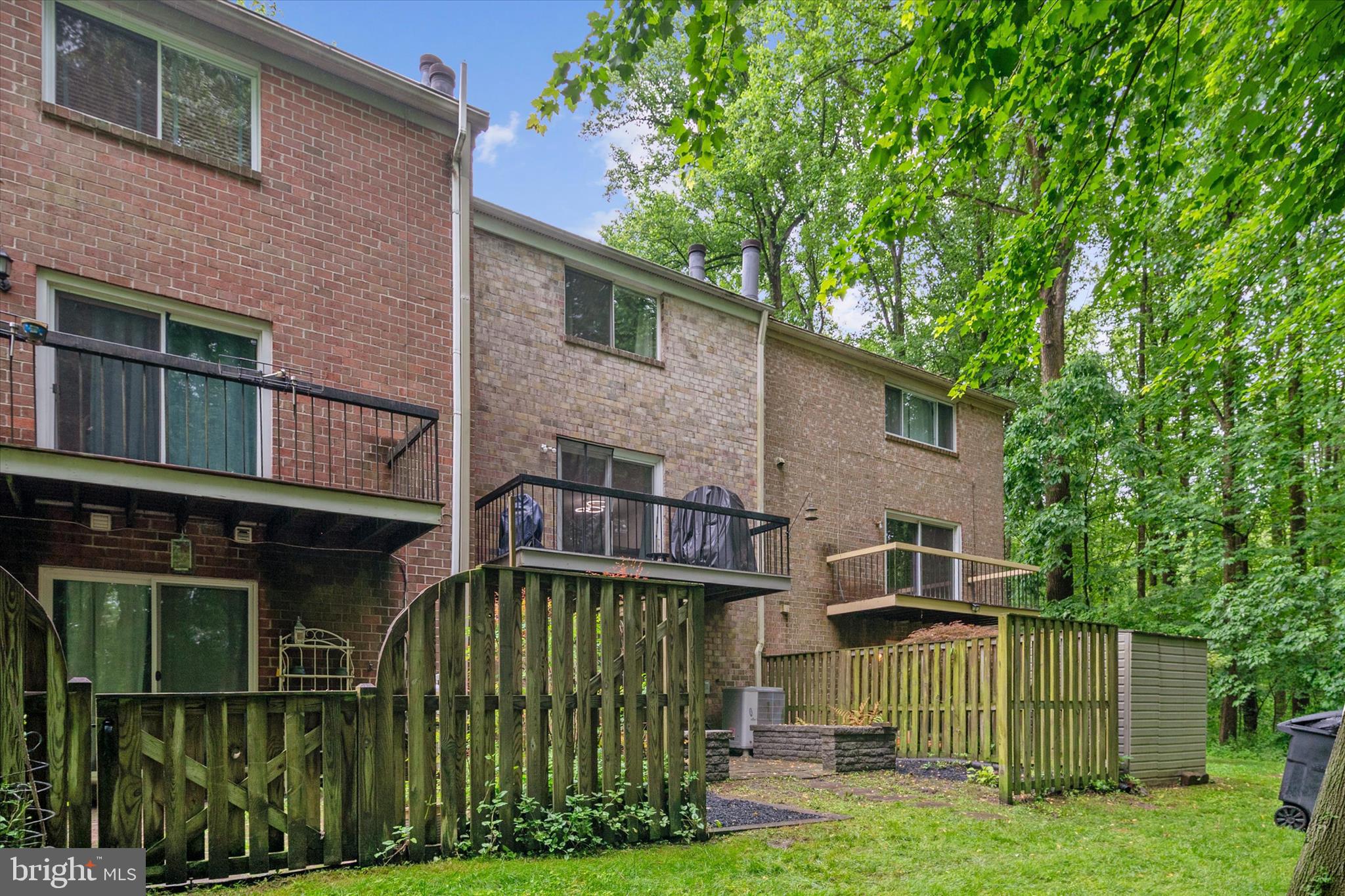 11927 NEW COUNTRY LANE