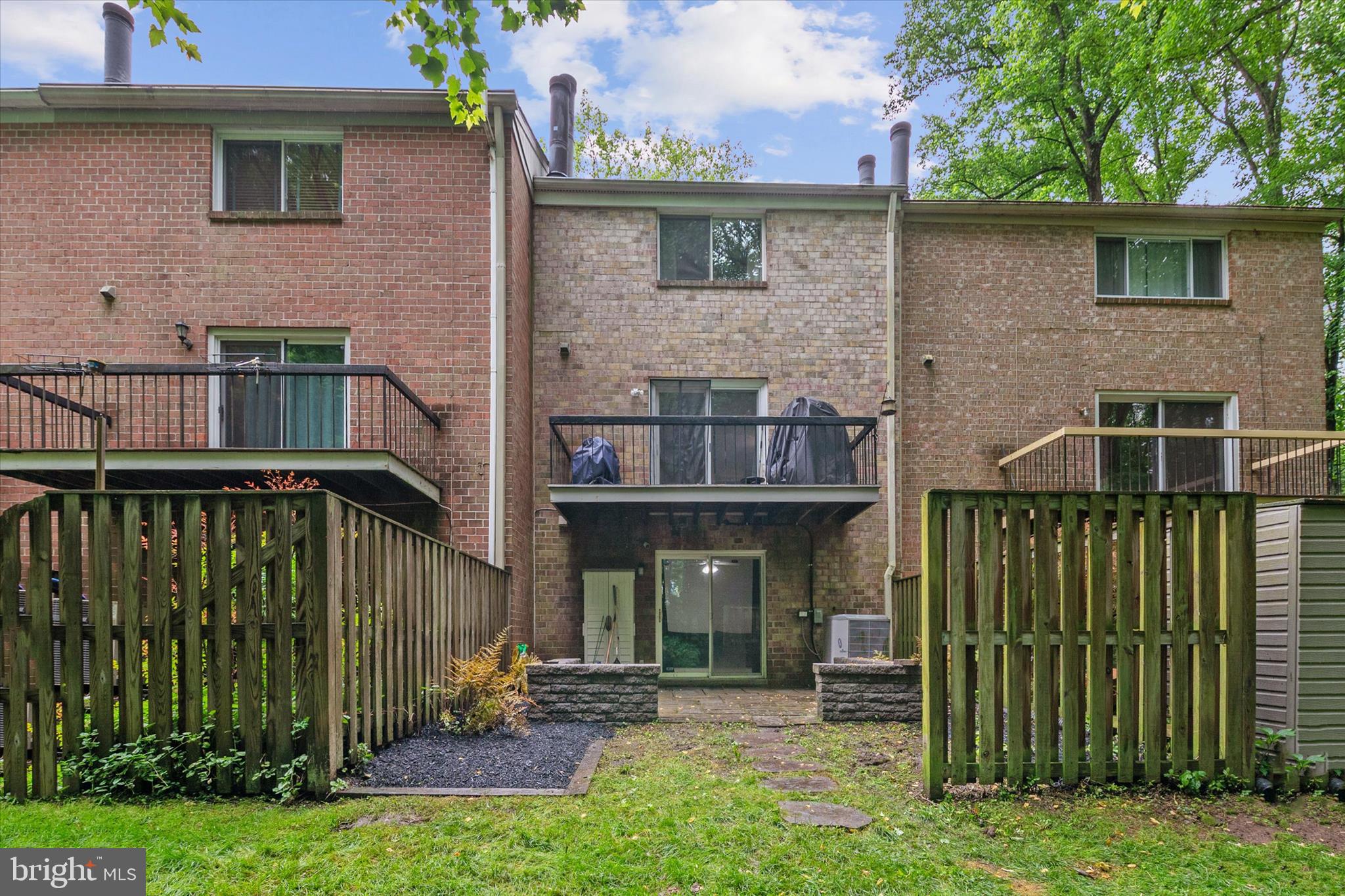 11927 NEW COUNTRY LANE