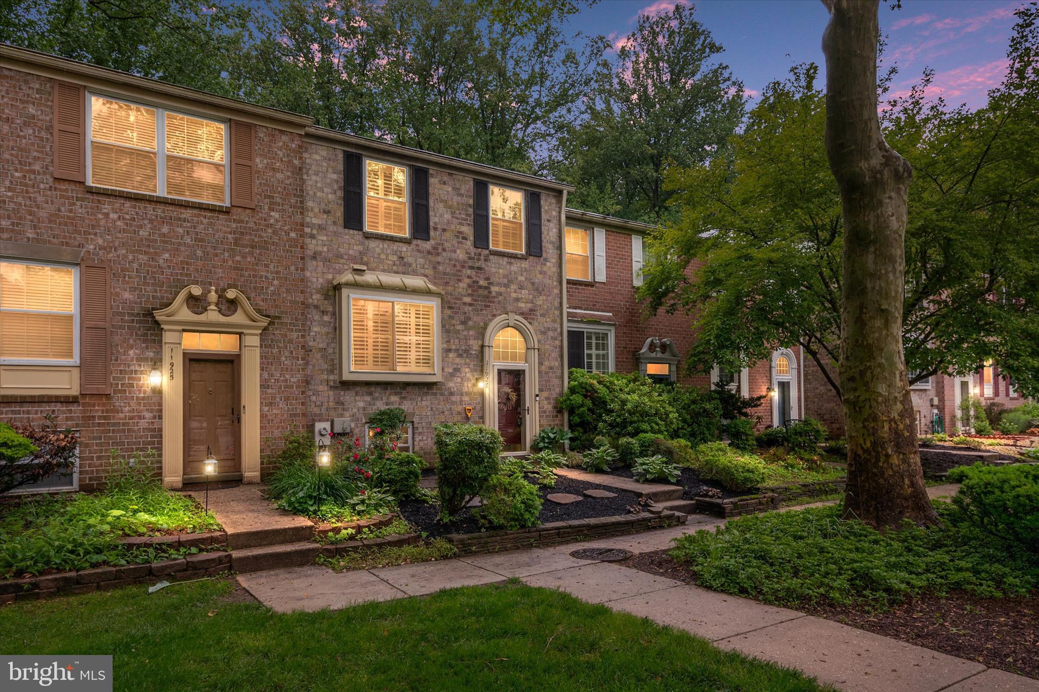 11927 NEW COUNTRY LANE