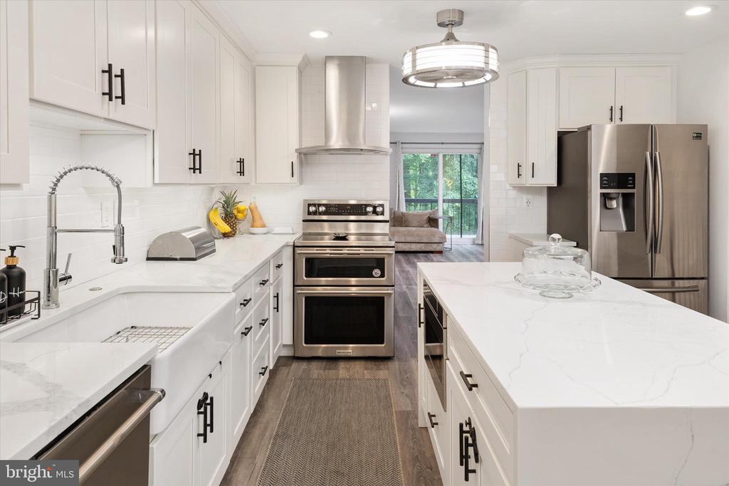 11927 NEW COUNTRY LANE