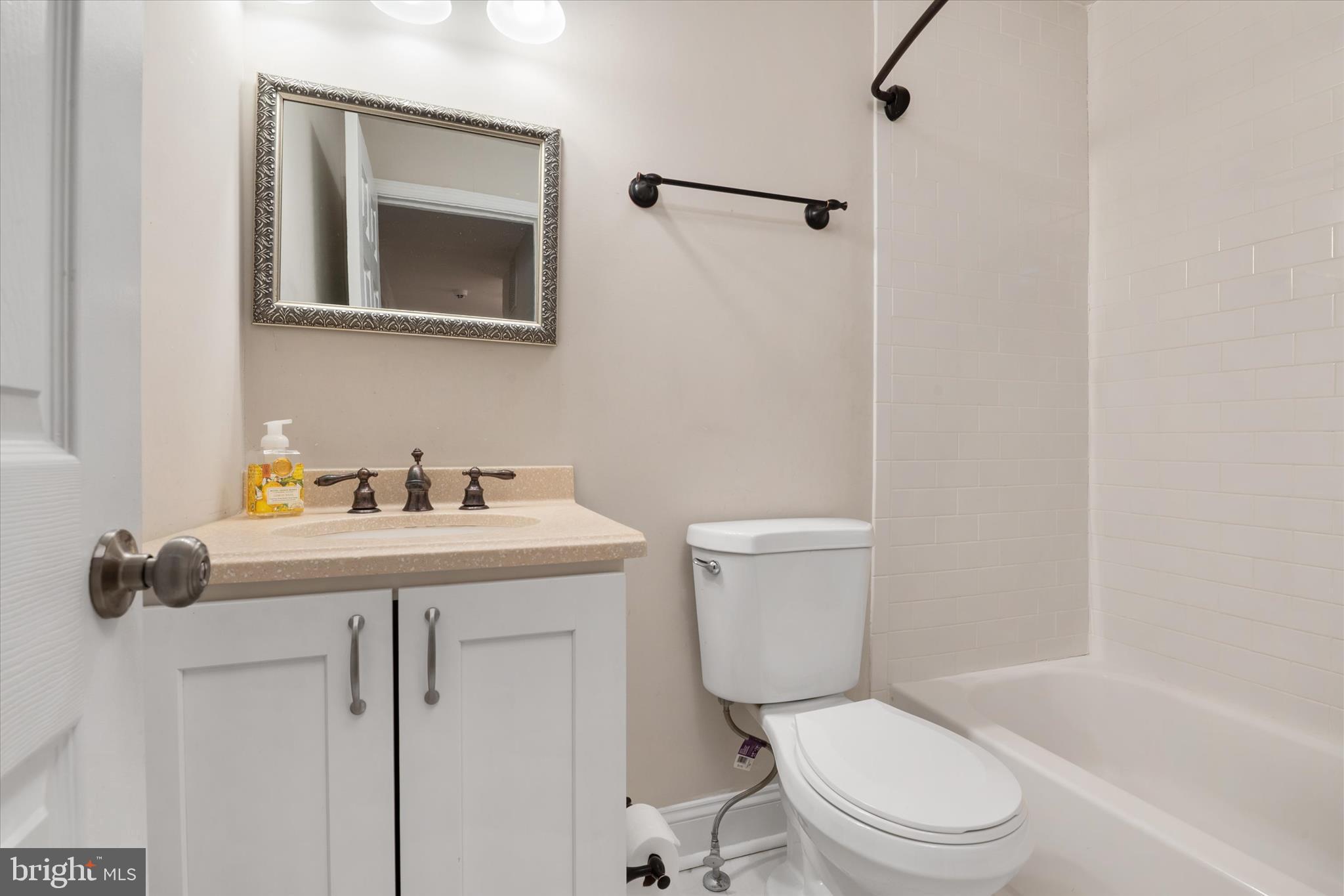 11927 NEW COUNTRY LANE