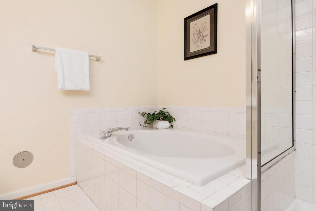 5824 WYNDHAM CIRCLE Unit: 102-C