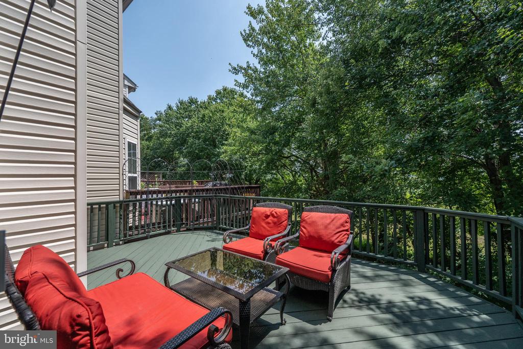 5730 GOLDFINCH COURT