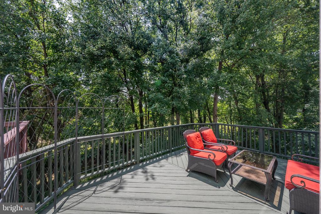 5730 GOLDFINCH COURT