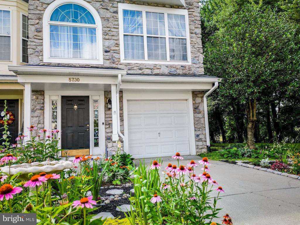 5730 GOLDFINCH COURT