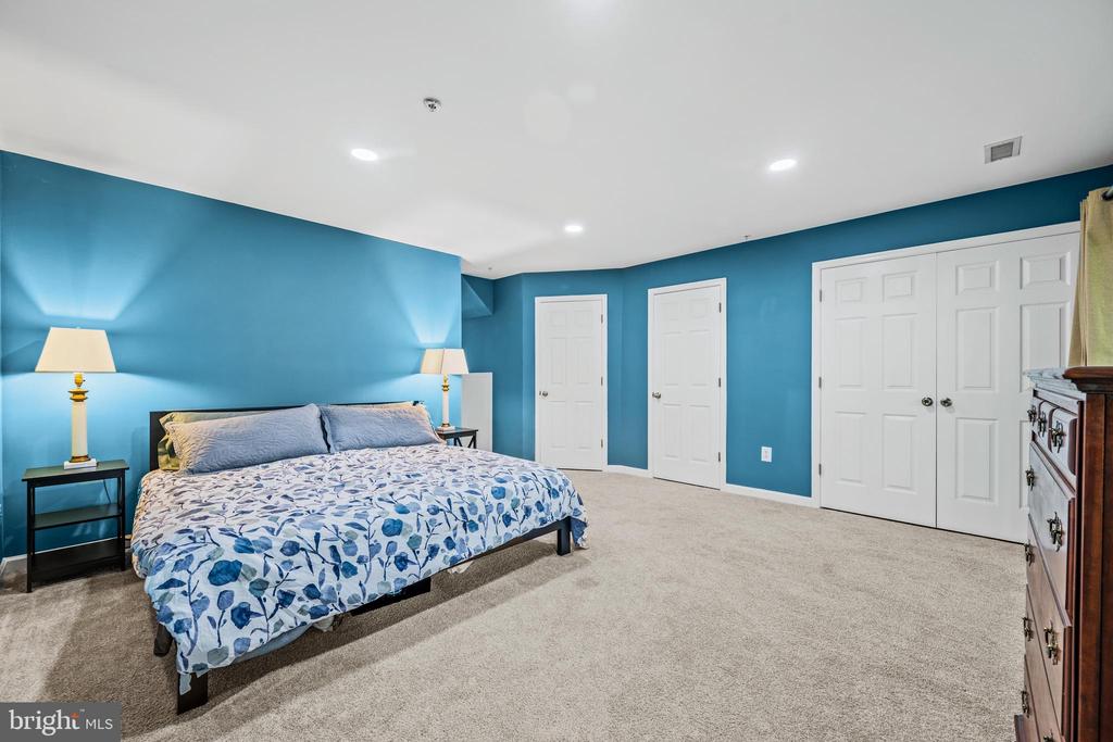 5730 GOLDFINCH COURT