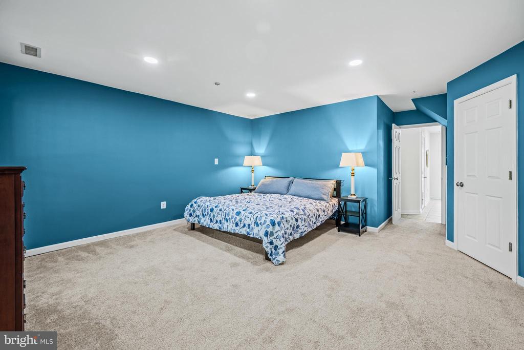 5730 GOLDFINCH COURT