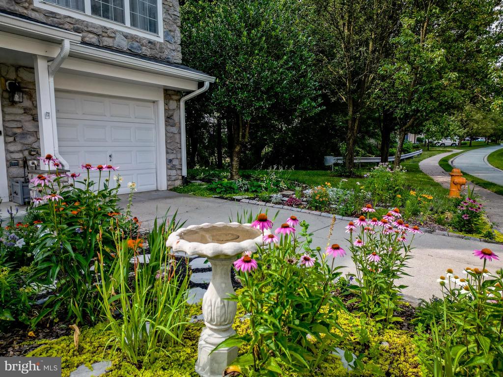 5730 GOLDFINCH COURT