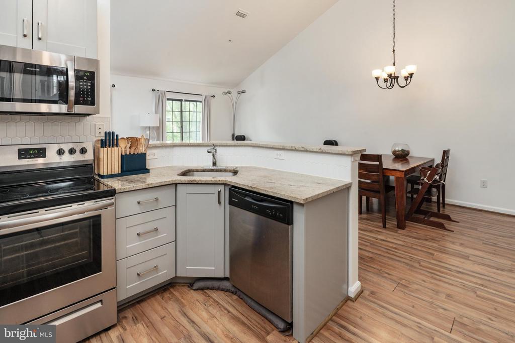 3451 HEWITT AVENUE Unit: 205