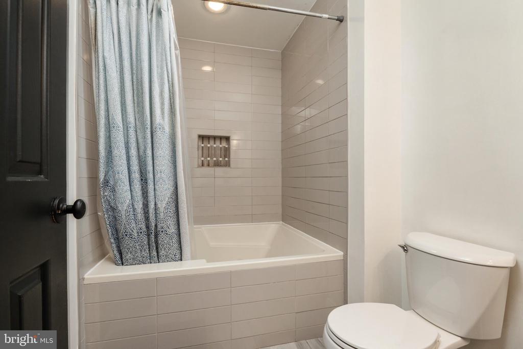 3451 HEWITT AVENUE Unit: 205