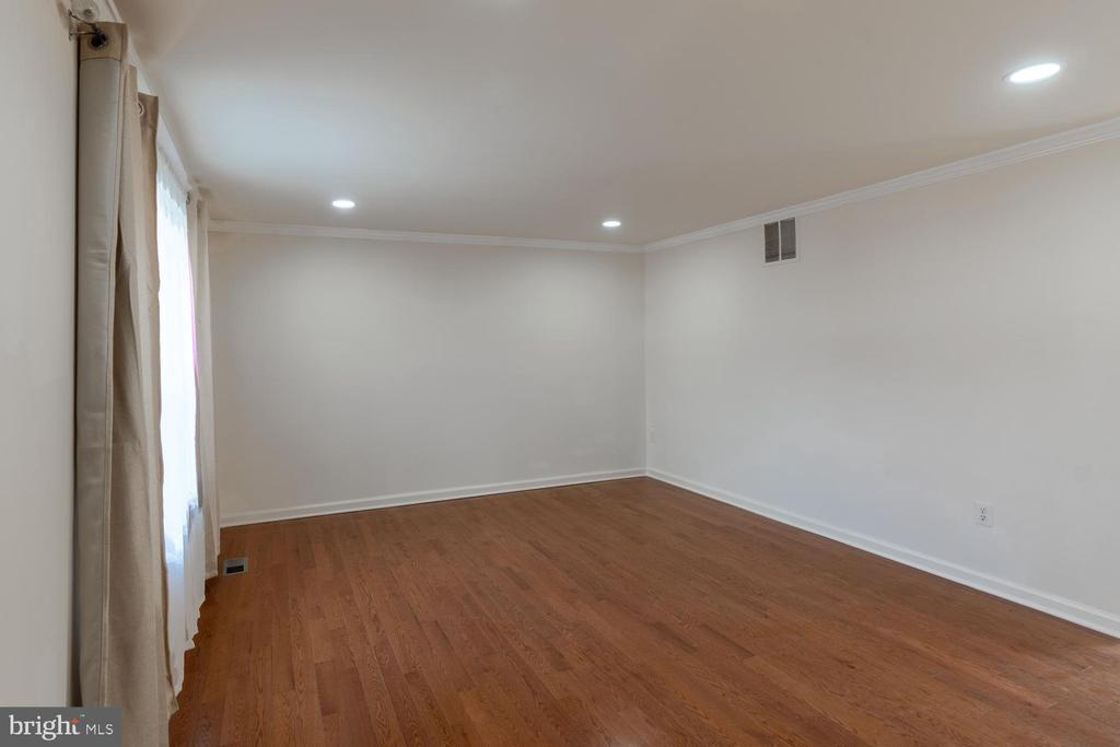3713 CASTLE Unit: 123-16