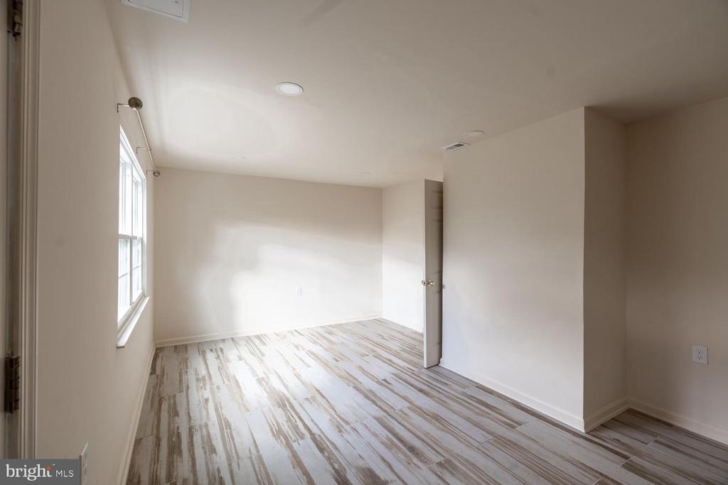 3713 CASTLE Unit: 123-16