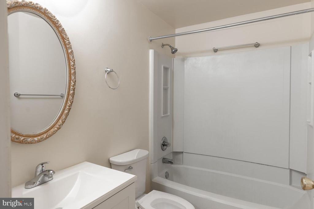 3713 CASTLE Unit: 123-16