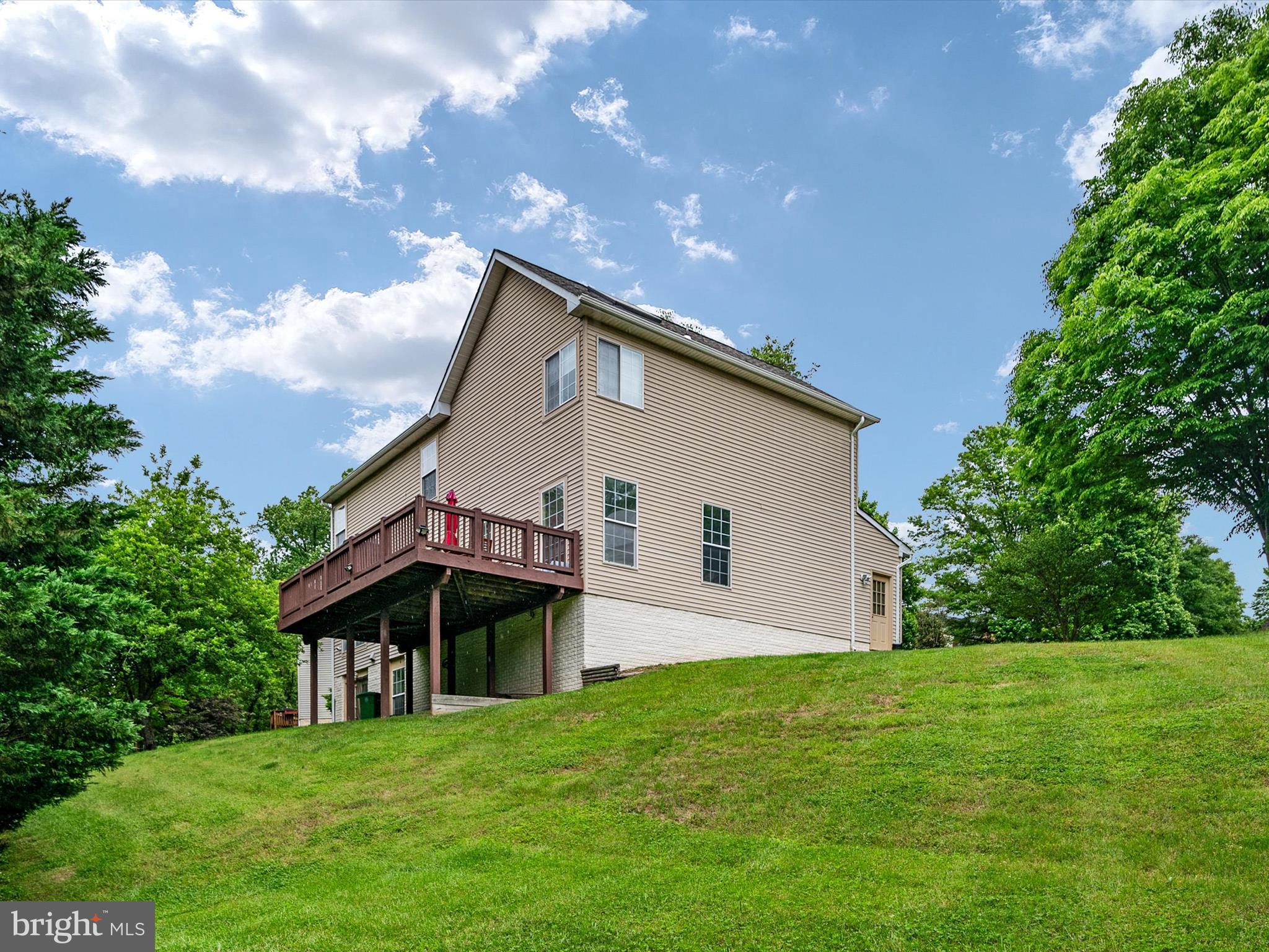 8500 TOPAZ COURT