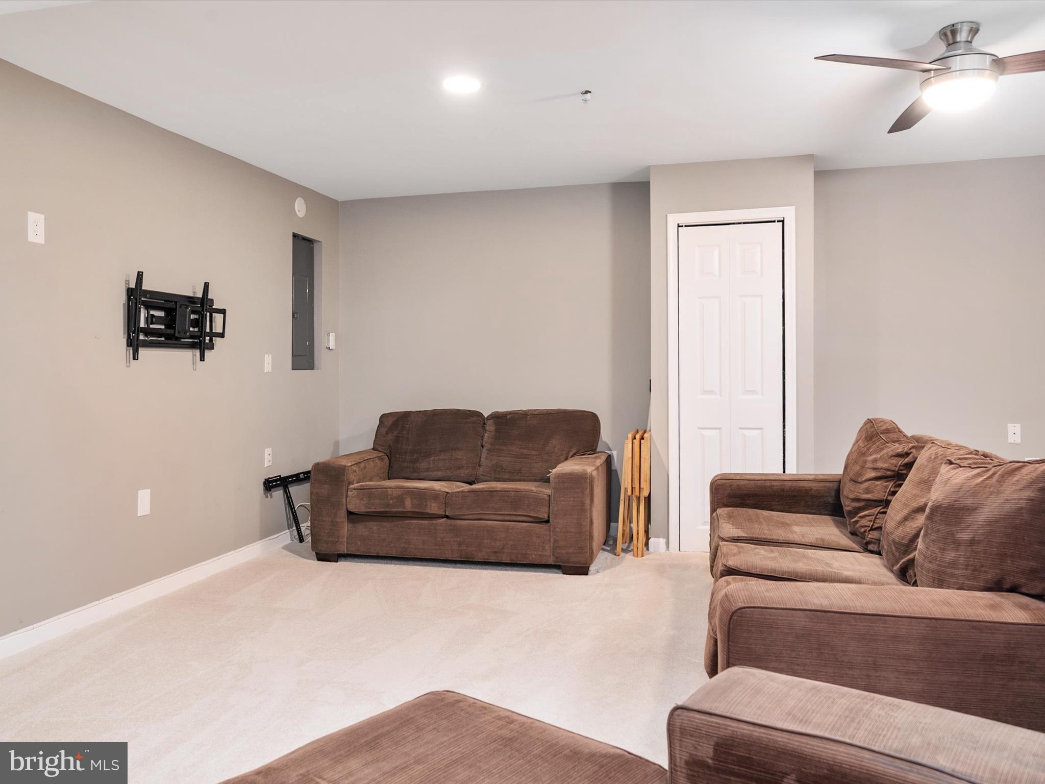 8500 TOPAZ COURT