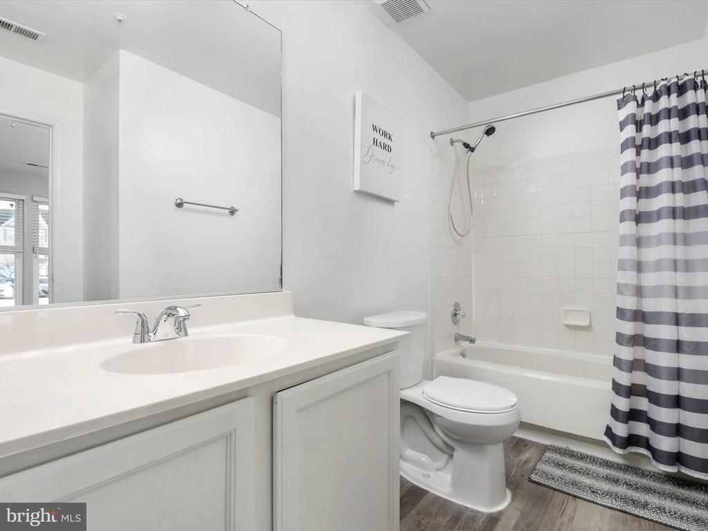 6106 ROSE BAY DRIVE