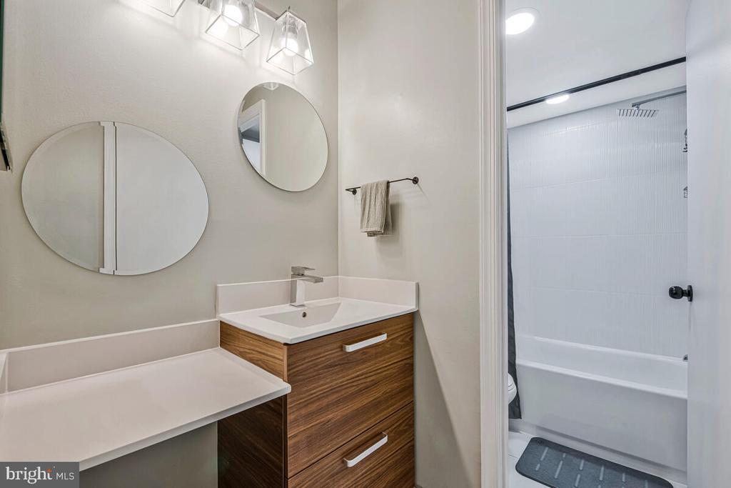7642 N ARBORY WAY Unit: 136
